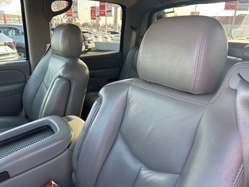 Used 2005 Chevrolet Avalanche Z71 w/ Sun And Sound Package image 34