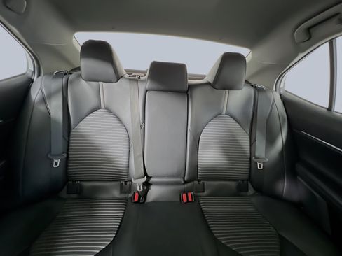 Used 2023 Toyota Camry SE image 32