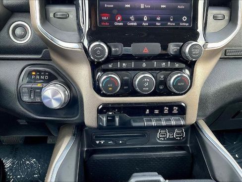 Used 2019 RAM 1500 Laramie AWD/4WD image 16