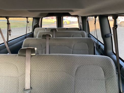 Used 2025 Chevrolet Express 3500 LT w/ LT Preferred Equipment Group RWD image 5