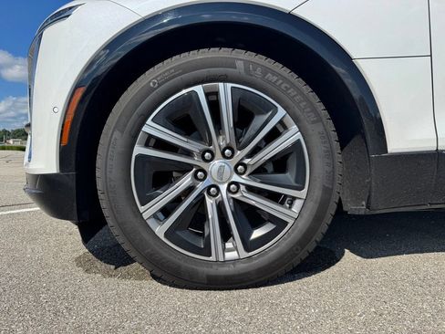 Certified 2025 Cadillac Lyriq Luxury AWD/4WD image 14