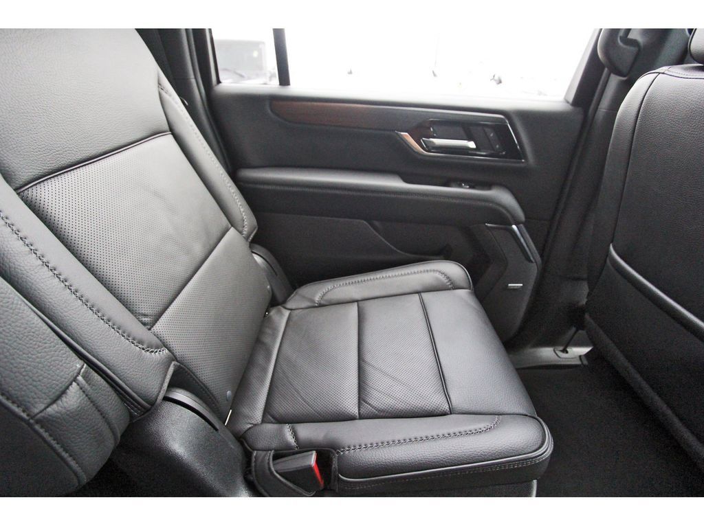 Used 2026 GMC Yukon XL Denali w/ Sun & Power Step Package AWD/4WD image 11