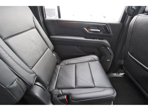Used 2026 GMC Yukon XL Denali w/ Sun & Power Step Package AWD/4WD image 11