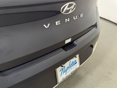 Certified 2025 Hyundai Venue Limited FWD image 9
