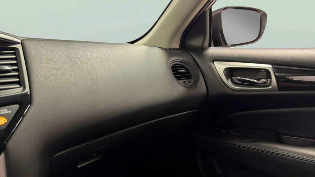 Used 2019 Nissan Pathfinder S AWD/4WD image 32