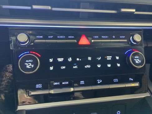 Used 2025 Hyundai Santa Fe Limited image 18