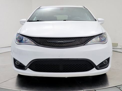 Used 2020 Chrysler Pacifica Touring w/ S Appearance Package image 8