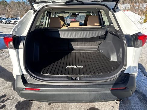 Used 2022 Toyota RAV4 XLE image 21