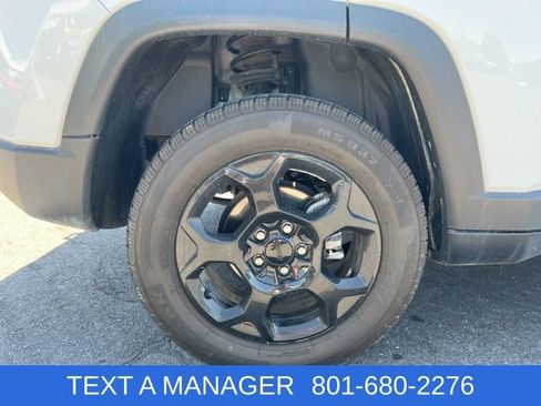 Used 2023 Jeep Compass Trailhawk AWD/4WD image 7