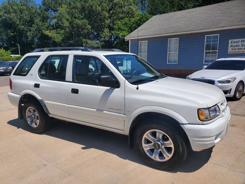 Used 2000 Isuzu Rodeo S RWD image 3
