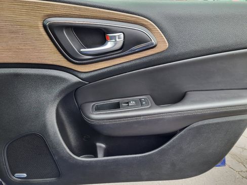 Used 2015 Chrysler 200 C w/ Navigation & Sound Group I image 20