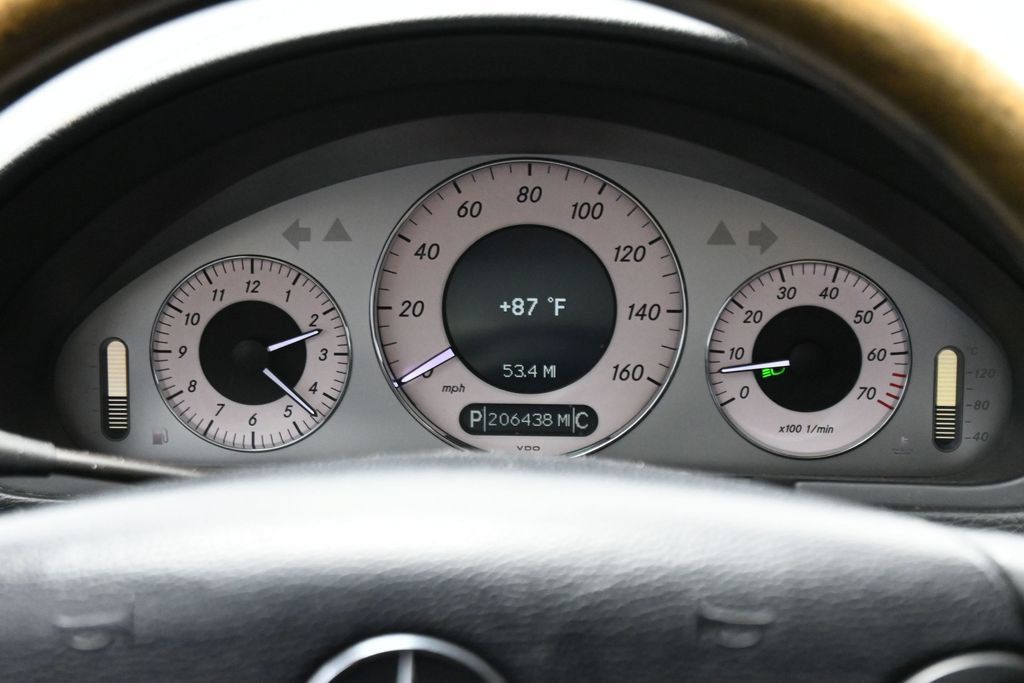 Used 2008 Mercedes-Benz E 350 4MATIC Sedan image 17