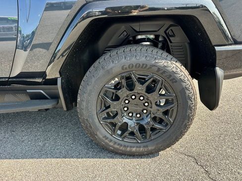 New 2026 GMC Hummer EV 4x4 Crew Cab w/ LPO, Sport Package image 39
