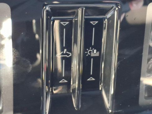 Certified 2024 Volkswagen Atlas Cross Sport SE image 24