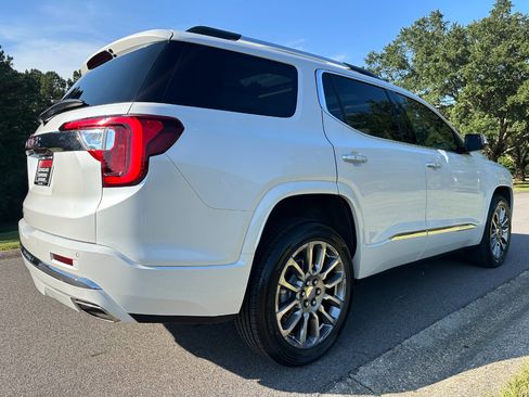 Used 2022 GMC Acadia Denali w/ Denali Technology Package image 5