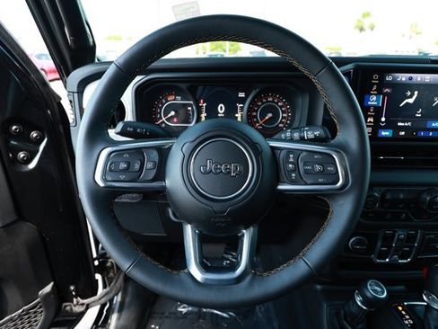 Used 2025 Jeep Wrangler Unlimited Sahara AWD/4WD image 11