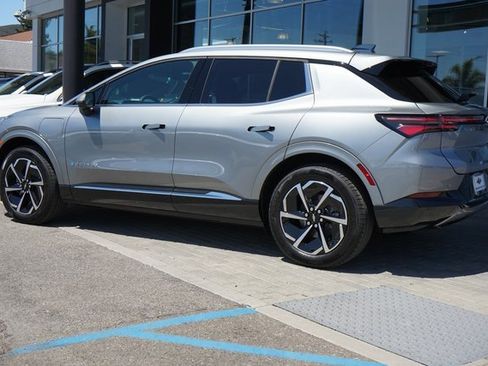 New 2025 Chevrolet Equinox EV LT image 6