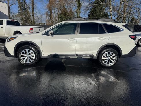 Used 2022 Subaru Outback Premium image 3