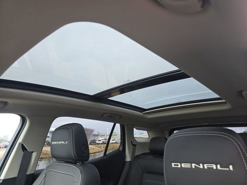 Used 2024 GMC Terrain Denali w/ Black Diamond Edition image 8