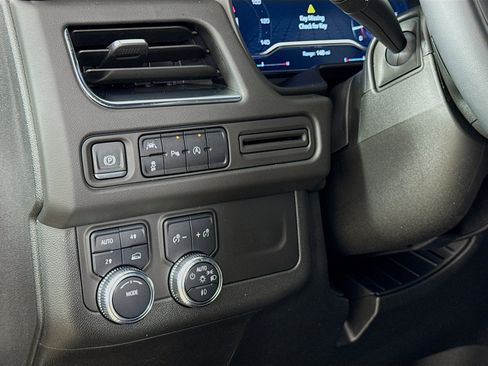 Used 2024 GMC Yukon XL SLE image 10