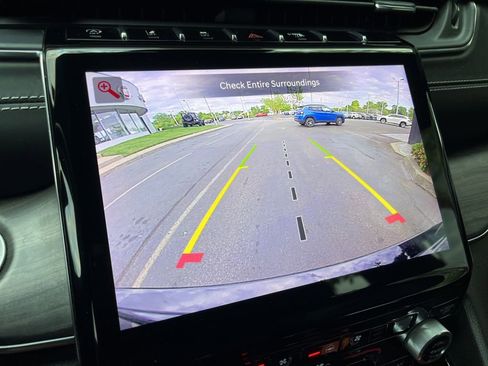 Used 2022 Jeep Grand Cherokee Overland w/ Luxury Tech Group IV AWD/4WD image 30