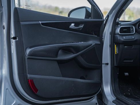 Used 2017 Kia Sorento LX image 25