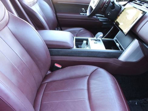 Used 2024 Land Rover Range Rover SE image 3