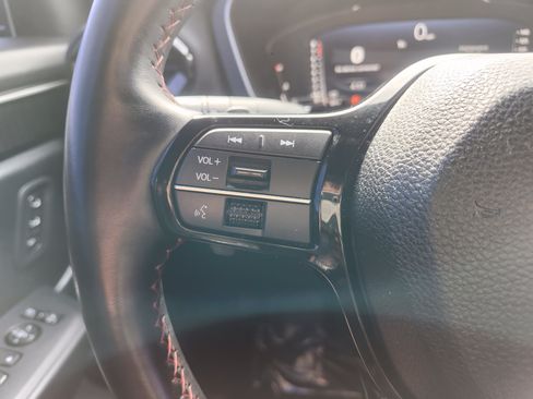 Used 2025 Honda Pilot Black Edition image 40