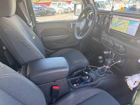 Used 2025 Jeep Wrangler Unlimited Sport AWD/4WD image 4