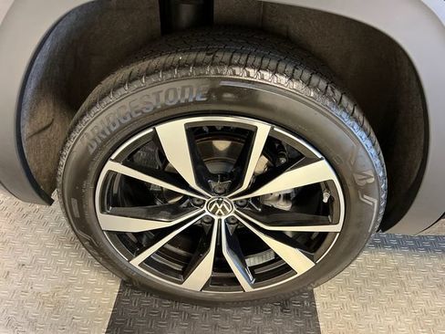 Certified 2024 Volkswagen Atlas SEL Premium R-Line AWD/4WD image 15