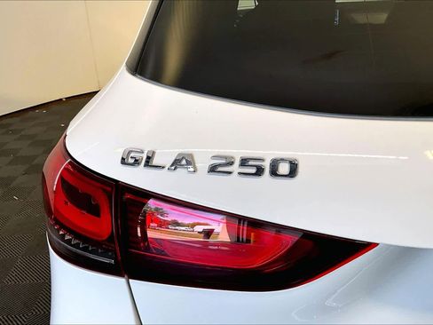 Used 2022 Mercedes-Benz GLA 250 4MATIC image 33