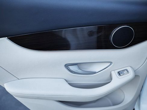 Used 2022 Mercedes-Benz GLC 300 4MATIC image 23