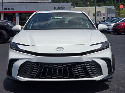 Used 2025 Toyota Camry SE FWD image 3