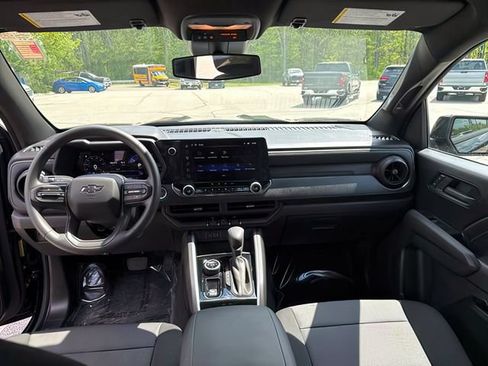 Used 2026 Chevrolet Colorado Trail Boss AWD/4WD image 19