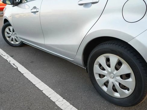 Used 2014 Toyota Prius C One FWD image 6