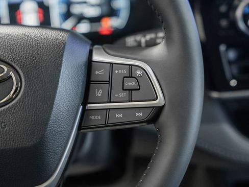 New 2026 Toyota Highlander Platinum image 31