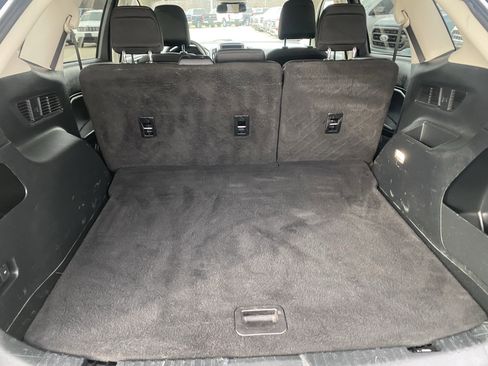 Used 2021 Ford Edge SE image 16