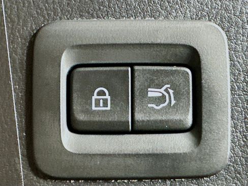 Used 2025 MAZDA CX-50 AWD 2.5 S w/ Premium Package image 31