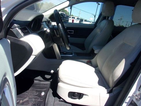 Used 2017 Land Rover Discovery Sport SE AWD/4WD image 12