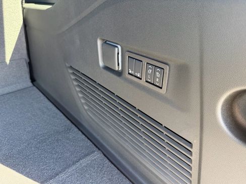 New 2026 Chevrolet Suburban Premier image 33