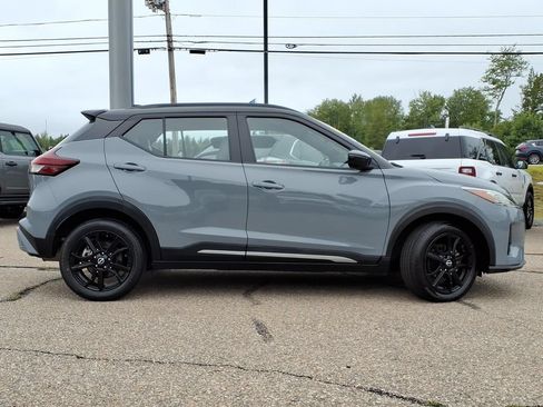 Used 2022 Nissan Kicks SR FWD image 3