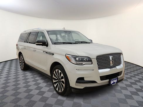 Used 2023 Lincoln Navigator L Reserve AWD/4WD image 6