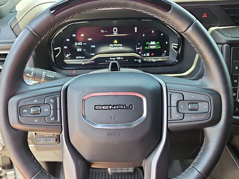 Used 2024 GMC Yukon Denali Ultimate AWD/4WD image 13