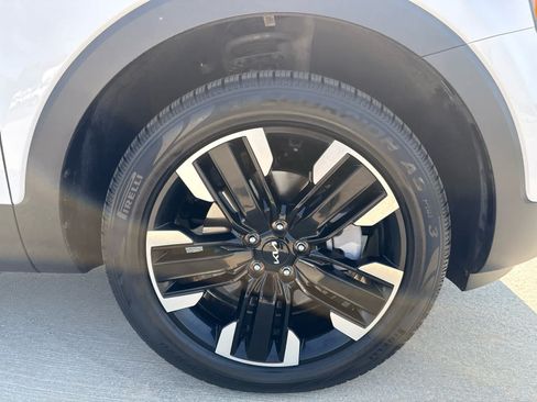 Used 2025 Kia Telluride SX w/ SX Captain's Chair Package FWD image 41