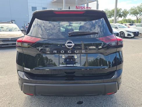 Certified 2025 Nissan Rogue SV FWD image 7