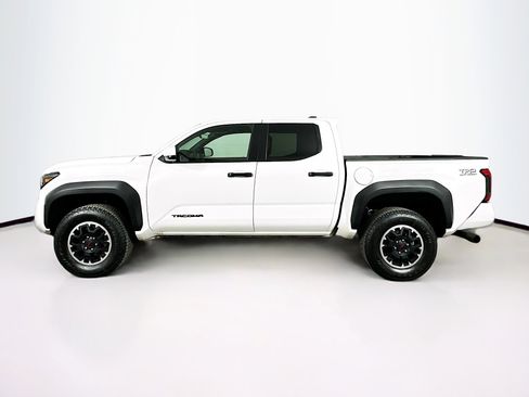 Used 2025 Toyota Tacoma TRD Off-Road image 4