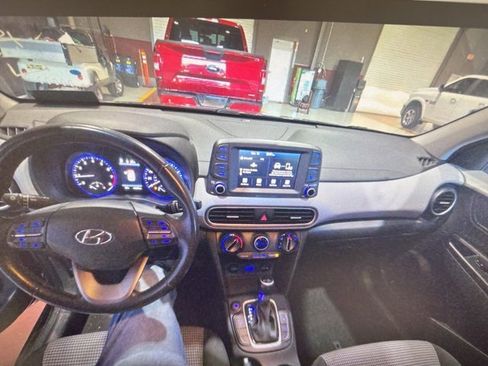 Used 2021 Hyundai Kona SEL image 6