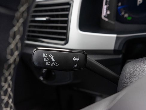 Used 2023 Volkswagen Atlas SE w/ Black Wheel Package image 25