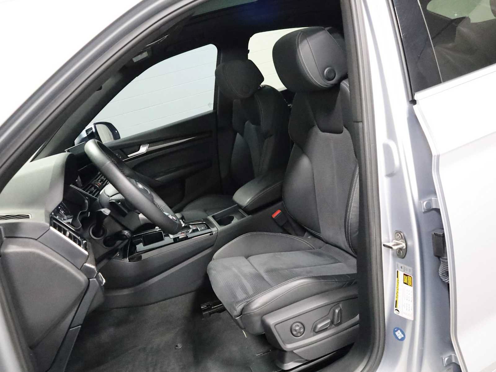 Used 2023 Audi SQ5 Premium w/ Convenience Package AWD/4WD image 2