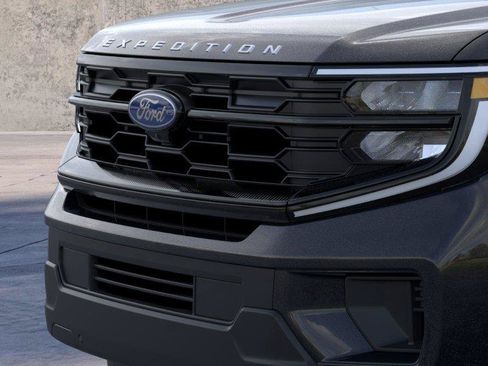 Used 2026 Ford Expedition Active AWD/4WD image 17